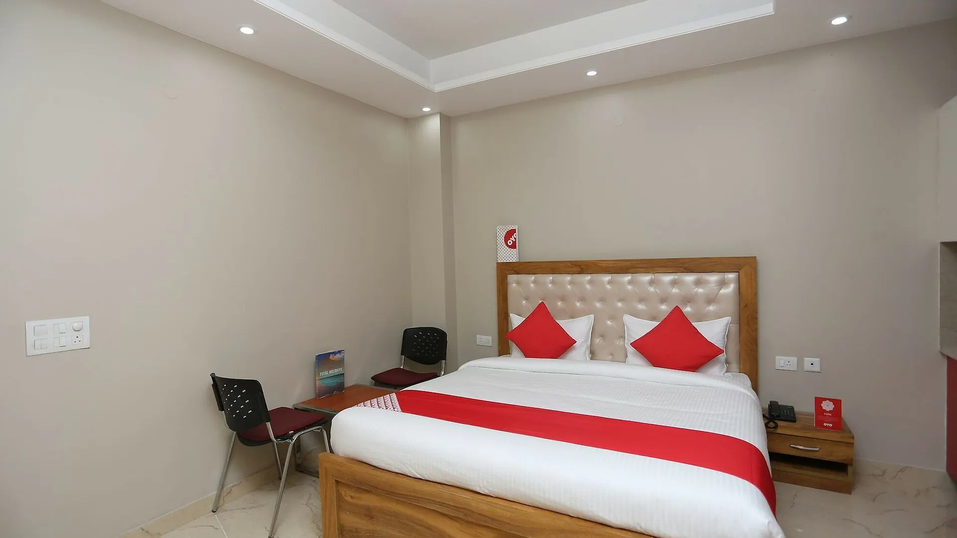 Hotel Oyo 24626 Palm Garden Suites Gurgaon